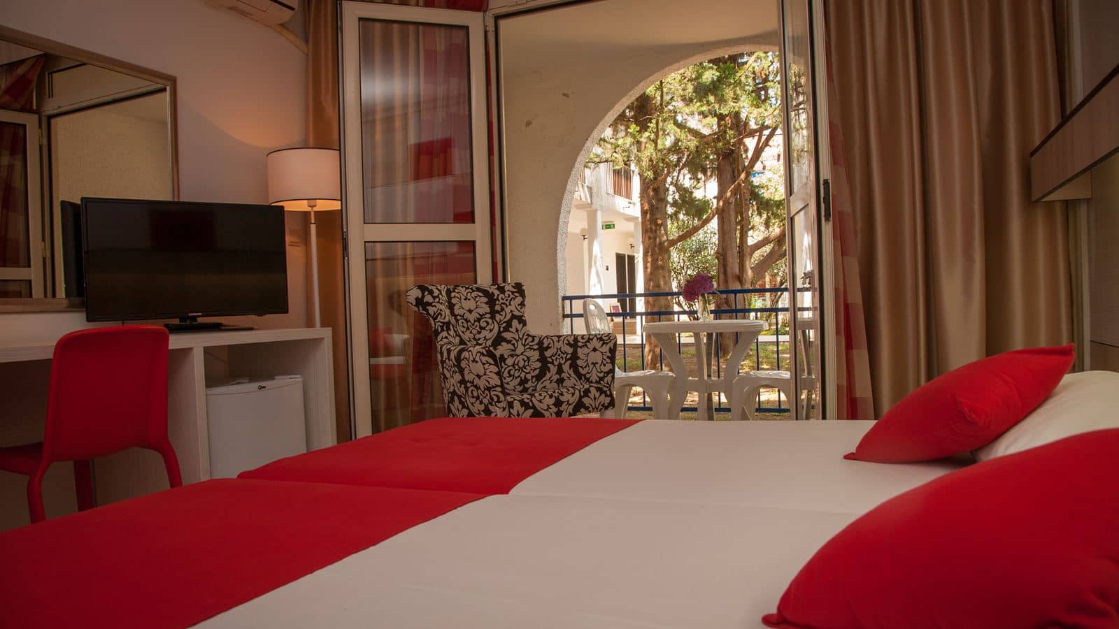rooms-double-room-with-balcony-single-use
