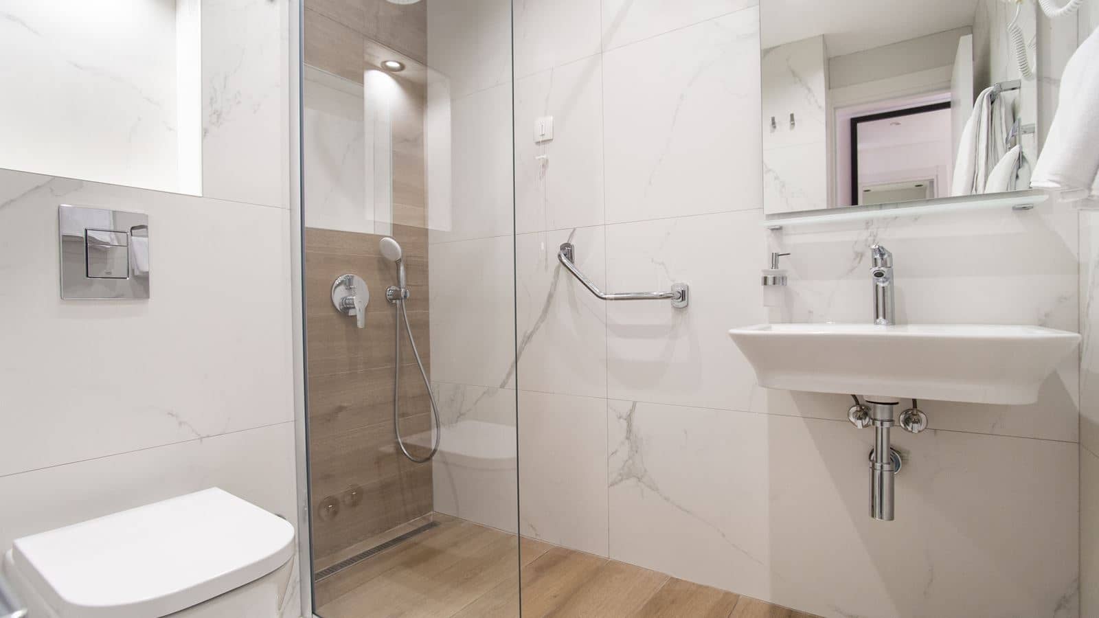 rooms-premium-studio-with-balcony-renovated