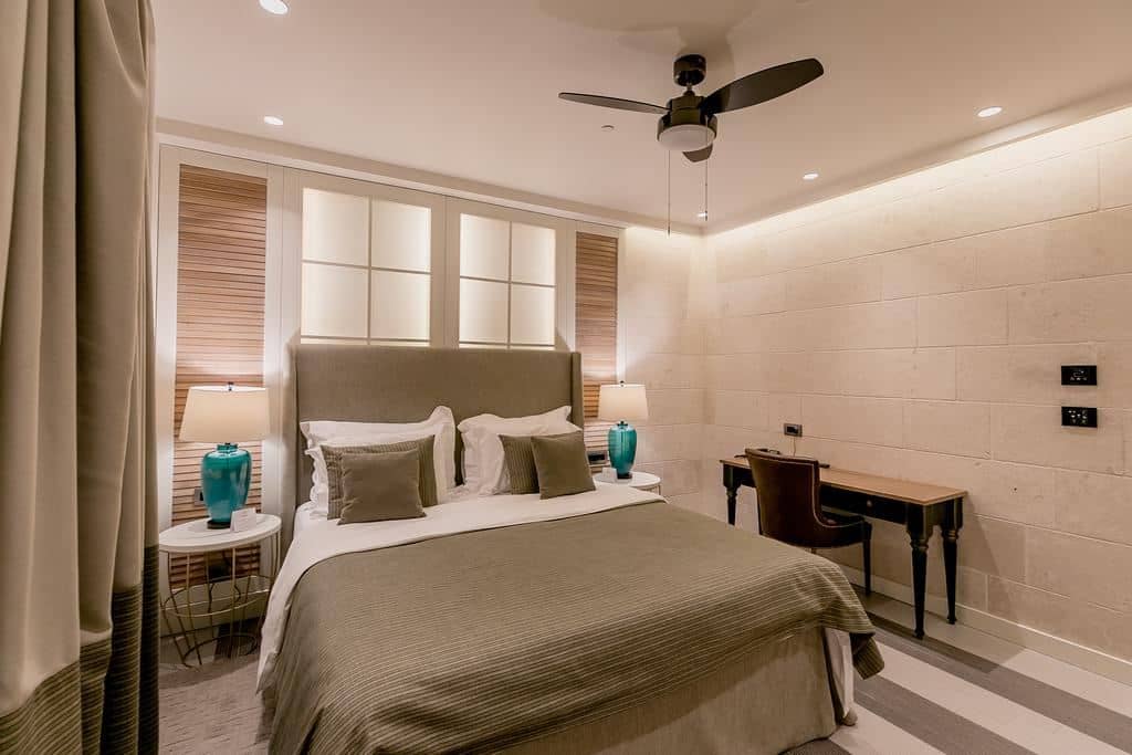 rooms-one-bedroom-apartment-sea-view