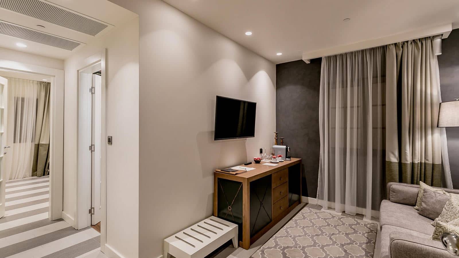 rooms-one-bedroom-apartment-sea-view