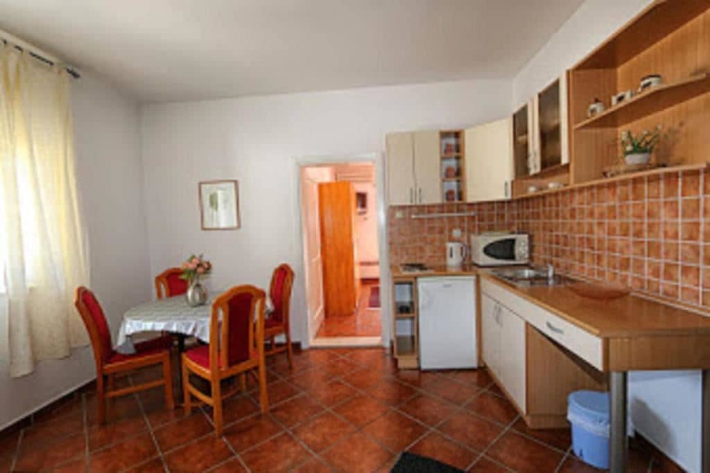 rooms-lux-apartment-8-pax