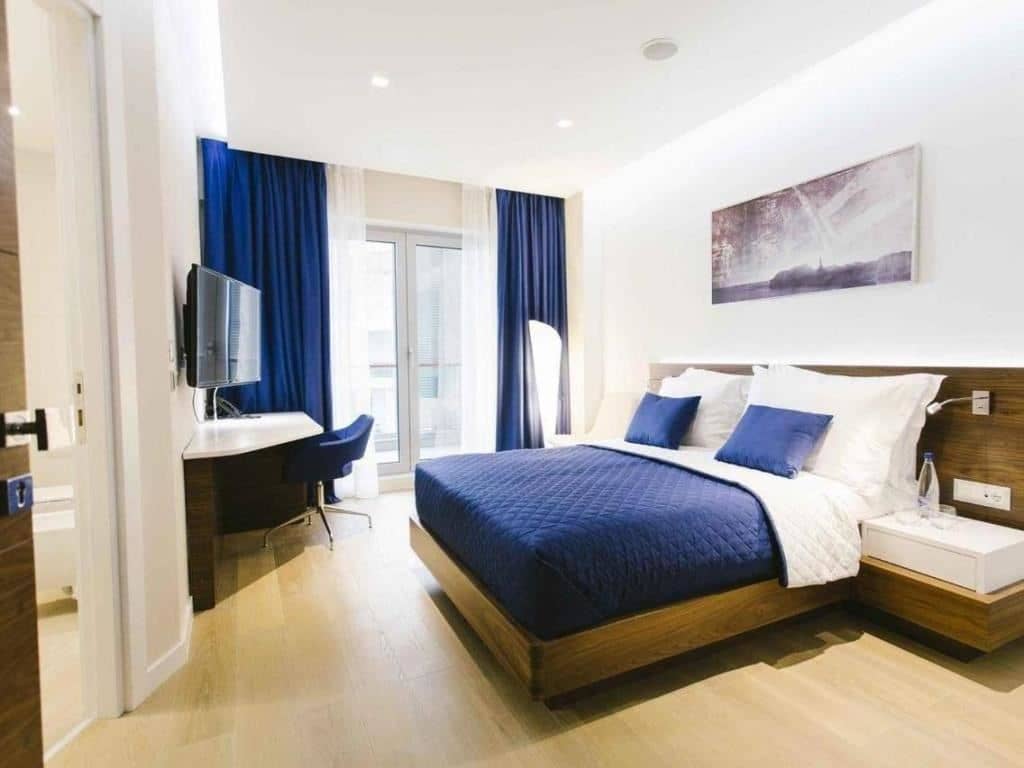 rooms-superior-room