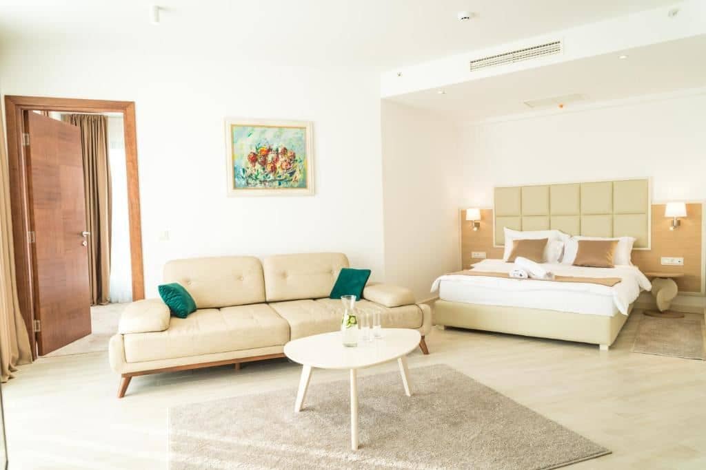 rooms-deluxe-apartment-sea-view