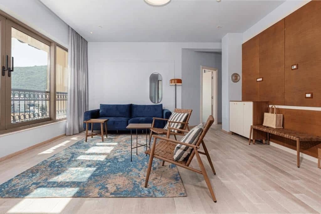 rooms-three-bedroom-apartment-with-sea-view