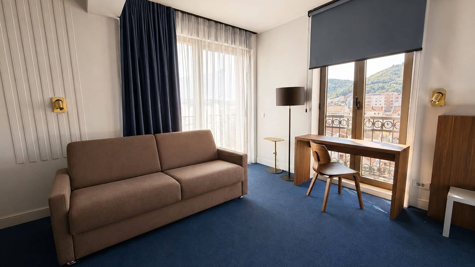 rooms-deluxe-family-room