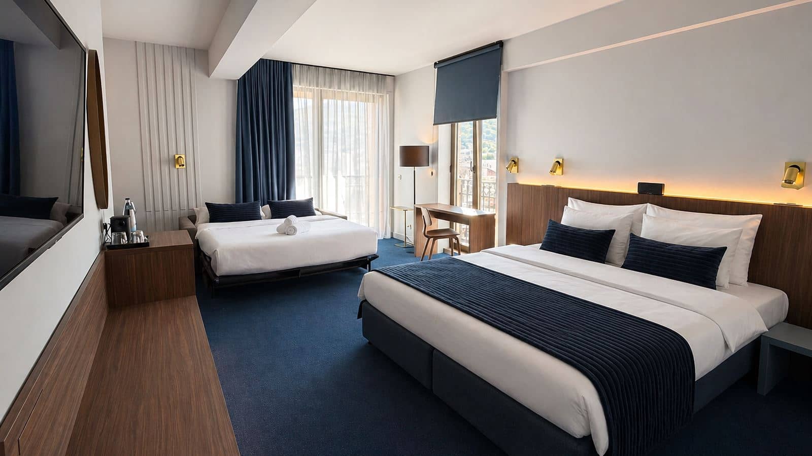 rooms-deluxe-family-room