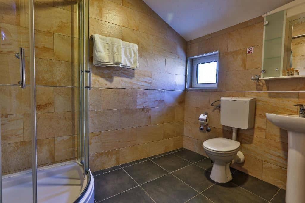 rooms-triple--luxury-studio