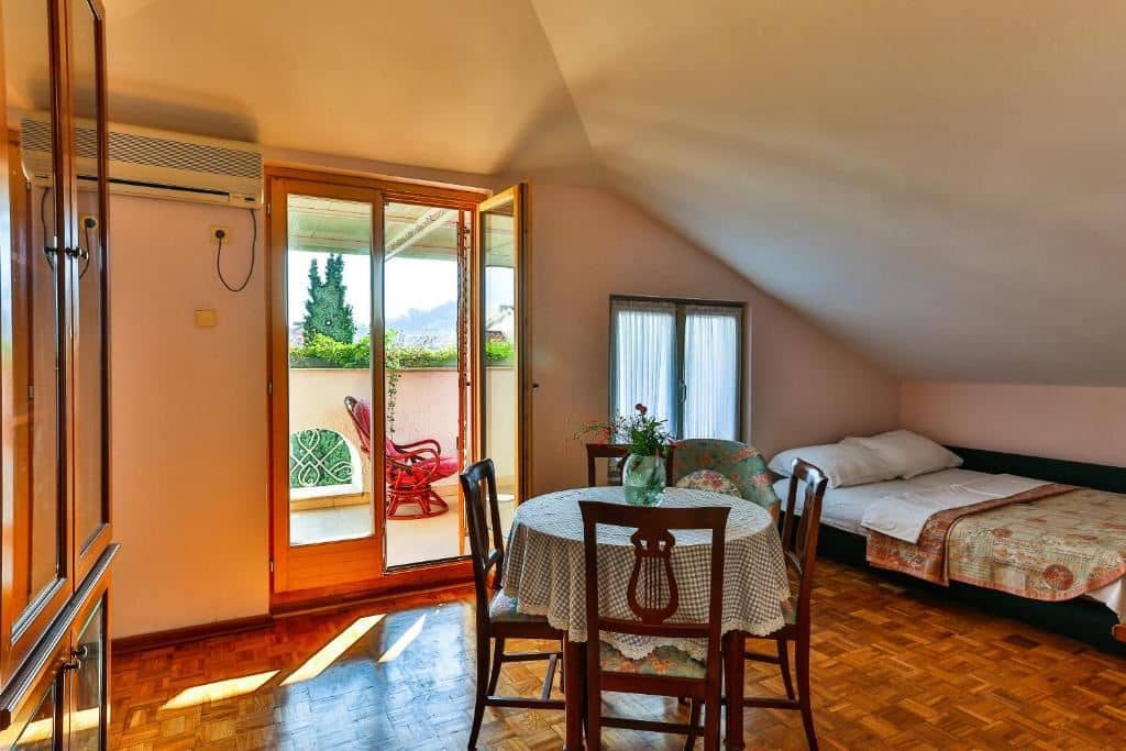 rooms-apartment-6-pax