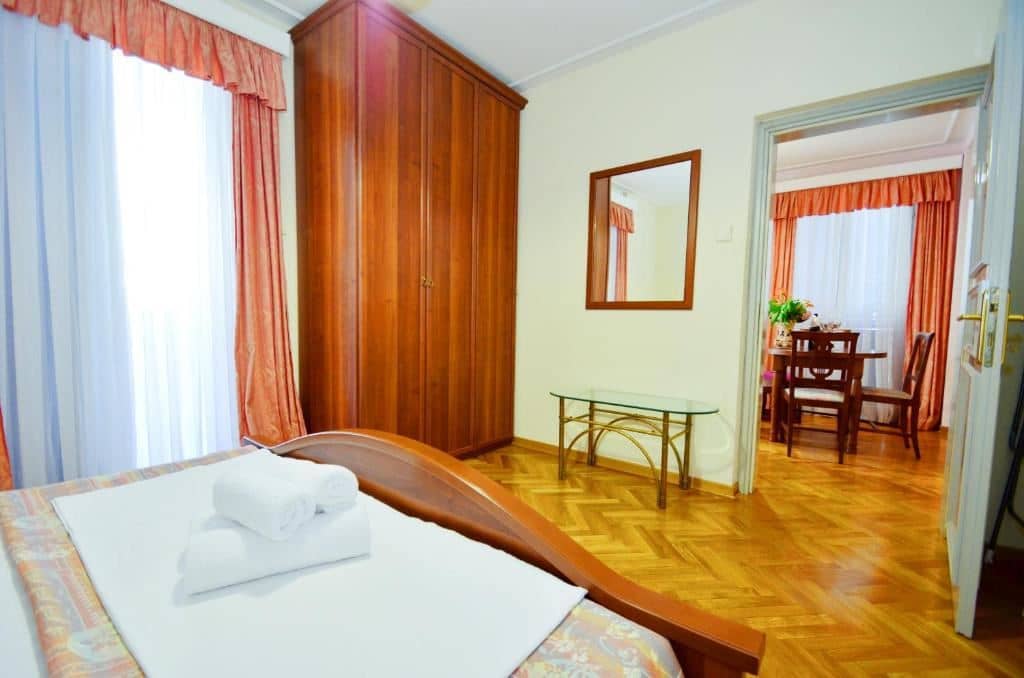rooms-apartment-triple