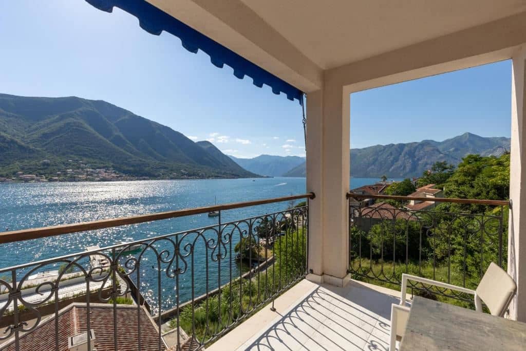 rooms-deluxe-sea-view-room