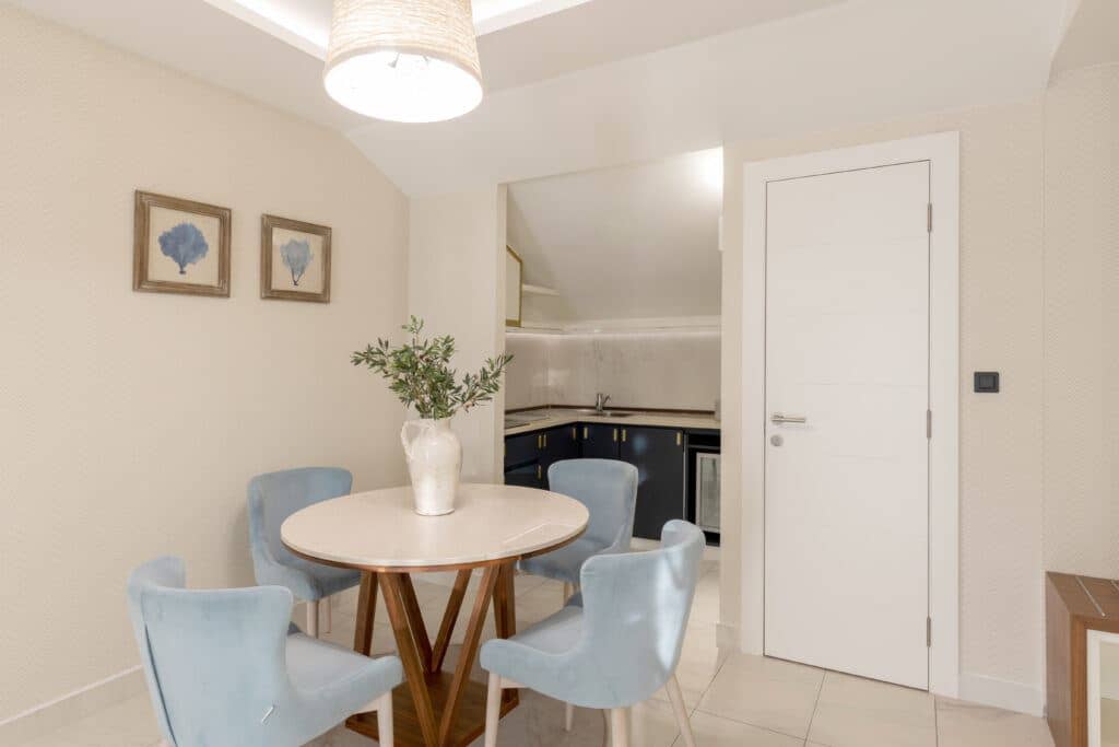 rooms-three-bed-room-sea-view-suite
