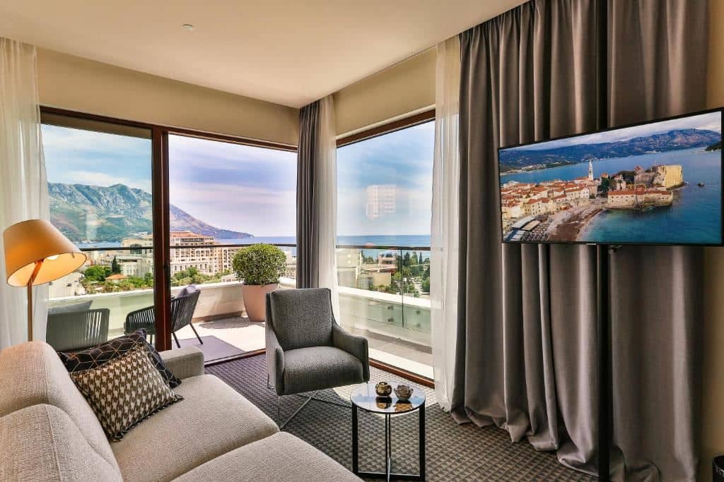 rooms-deluxe-suite-sea-view