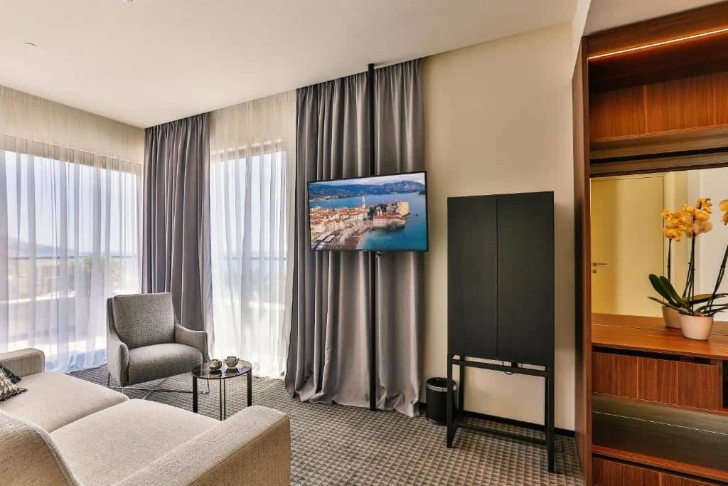 rooms-deluxe-suite-sea-view
