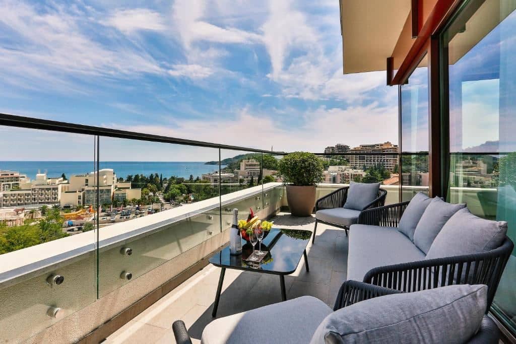 rooms-deluxe-suite-sea-view
