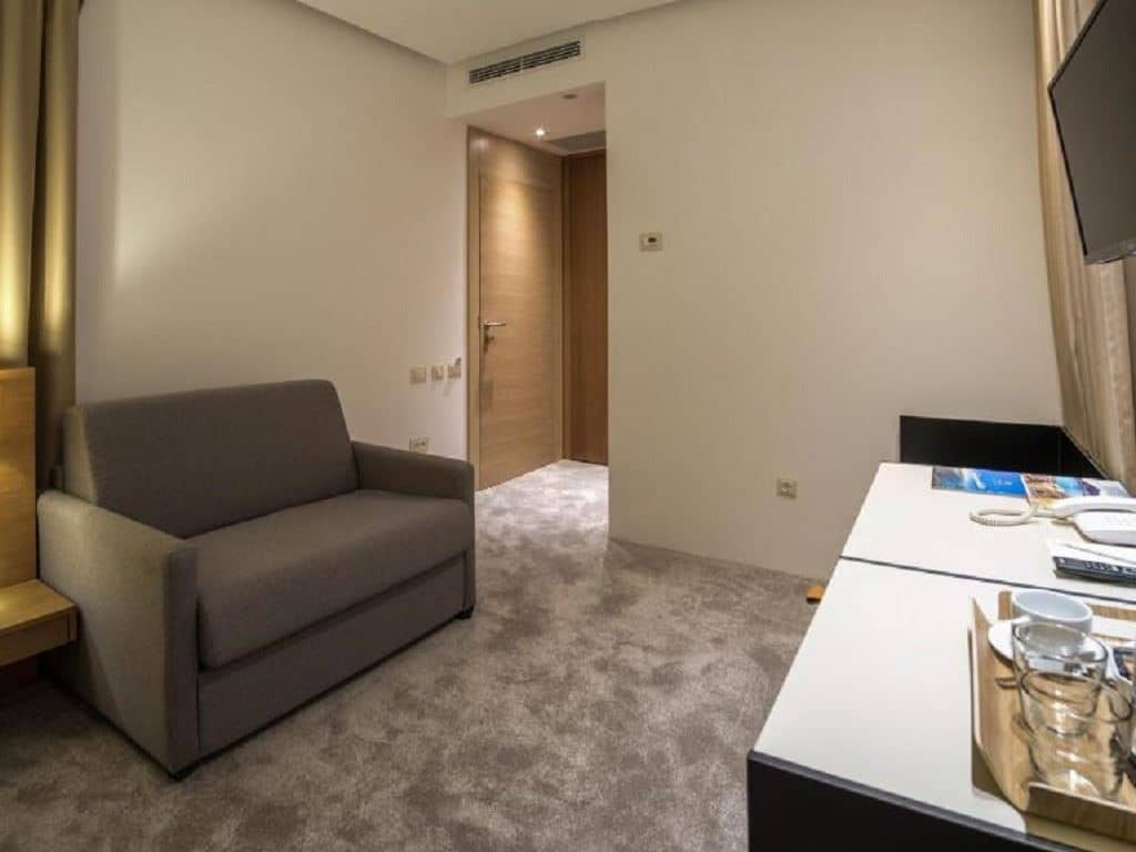 rooms-standard-room-atrium-view