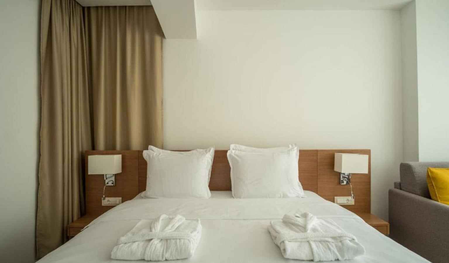 rooms-superior-room