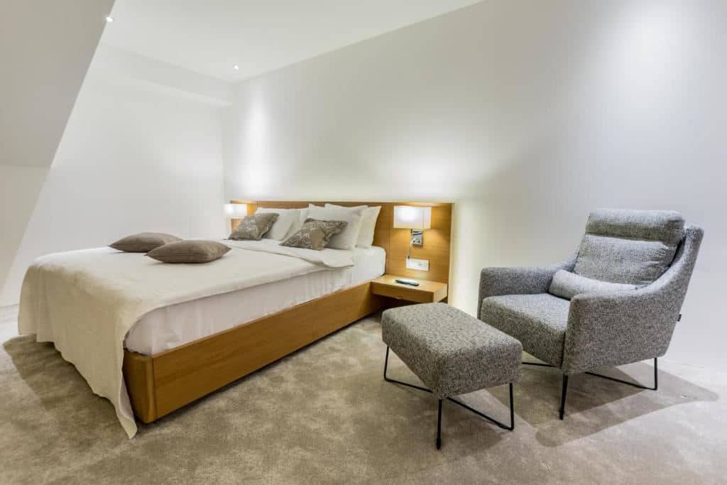 rooms-junior-suite-atrium-view