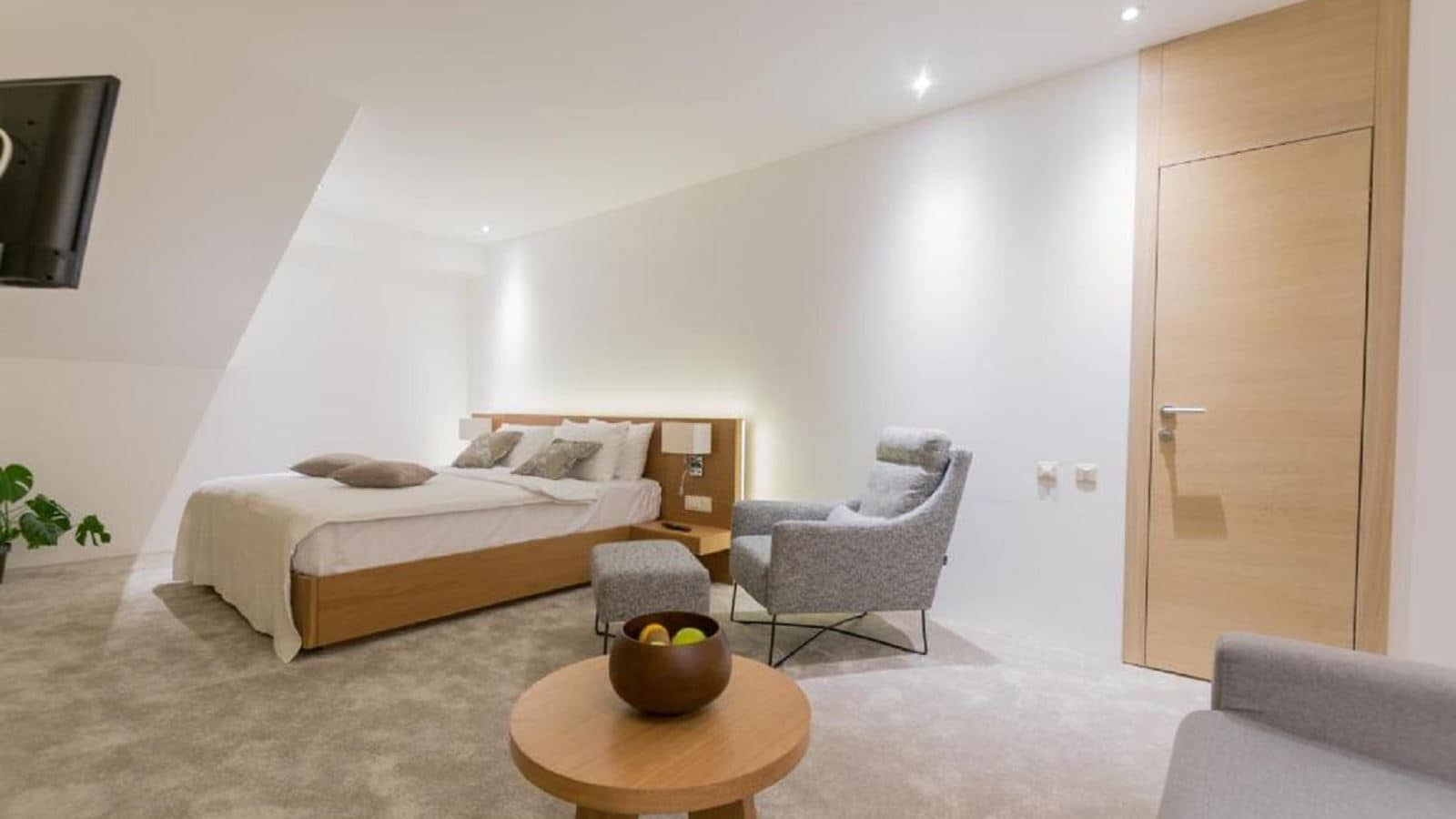rooms-junior-suite-atrium-view
