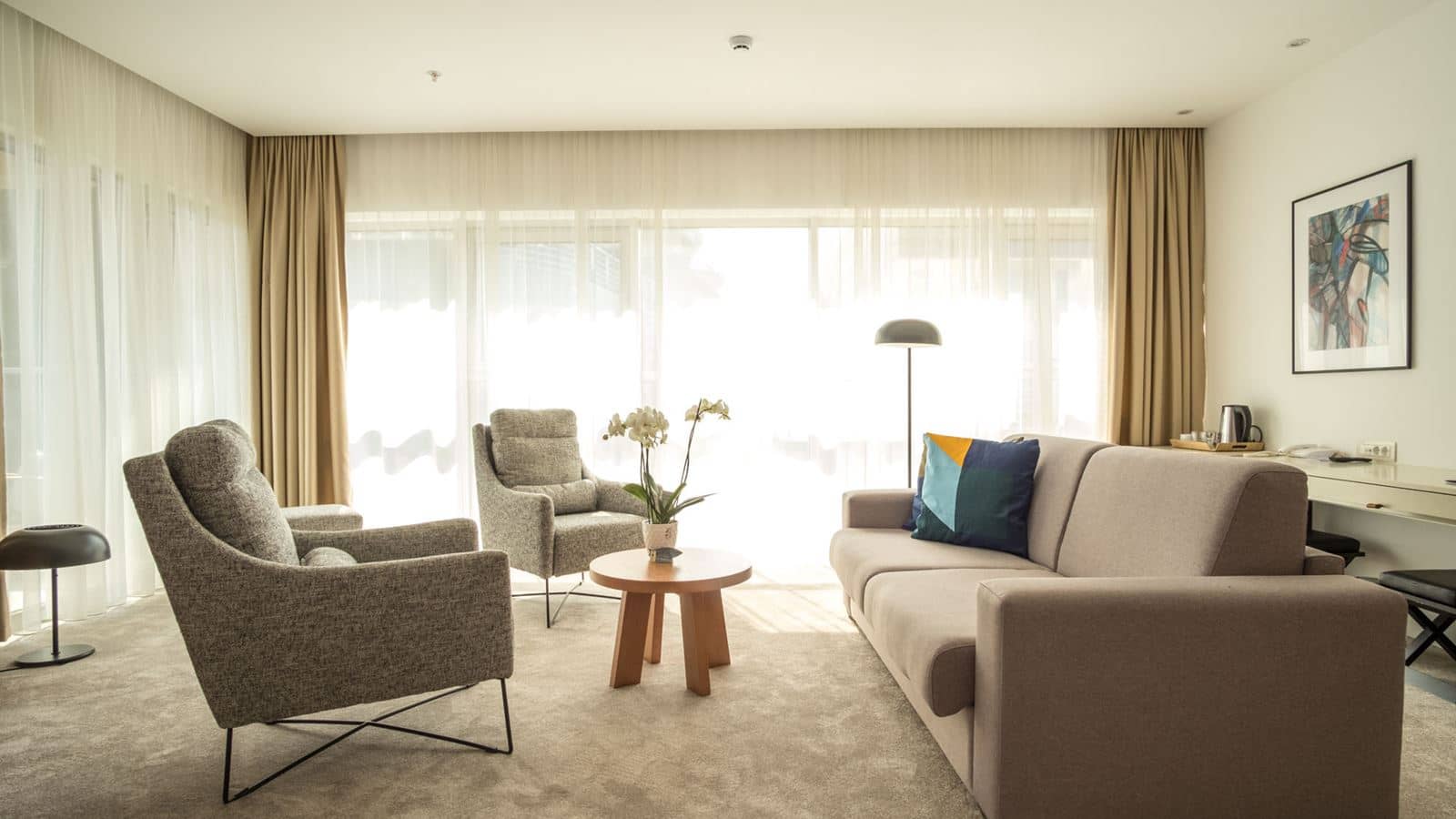 rooms-comfort-suite-partial-sea-view-balcony