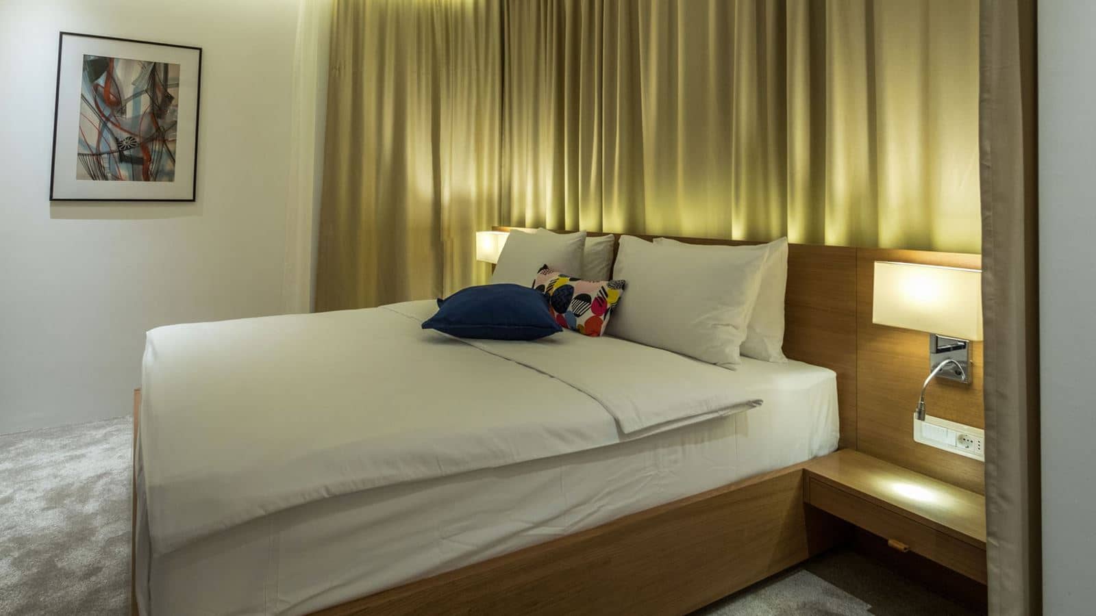 rooms-superior-room-partial-sea-view-balcony