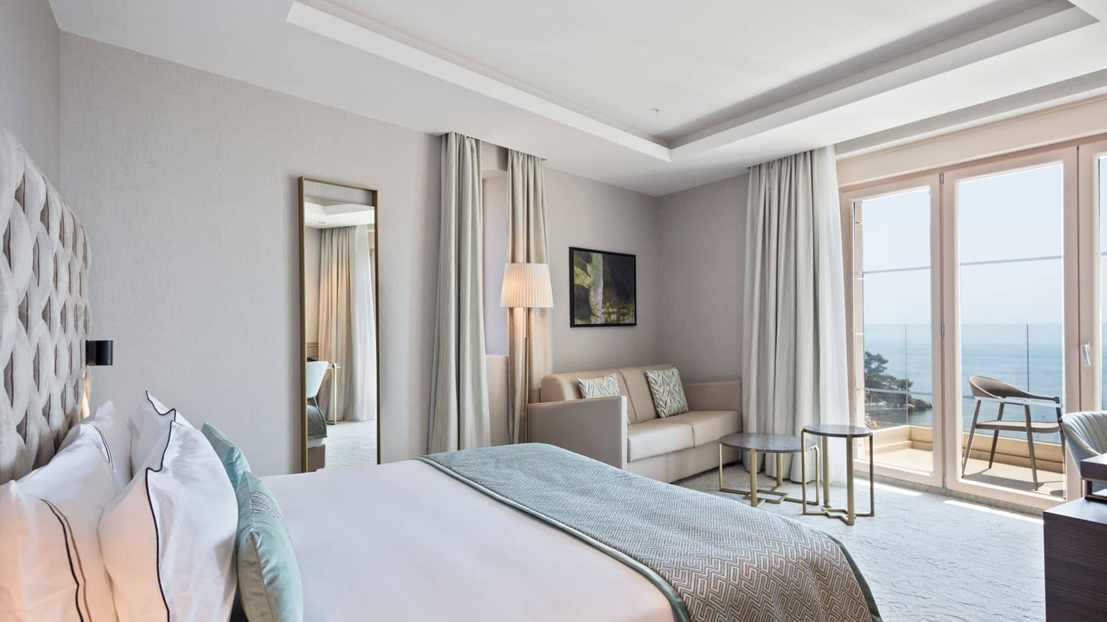 rooms-deluxe-room-sea-view