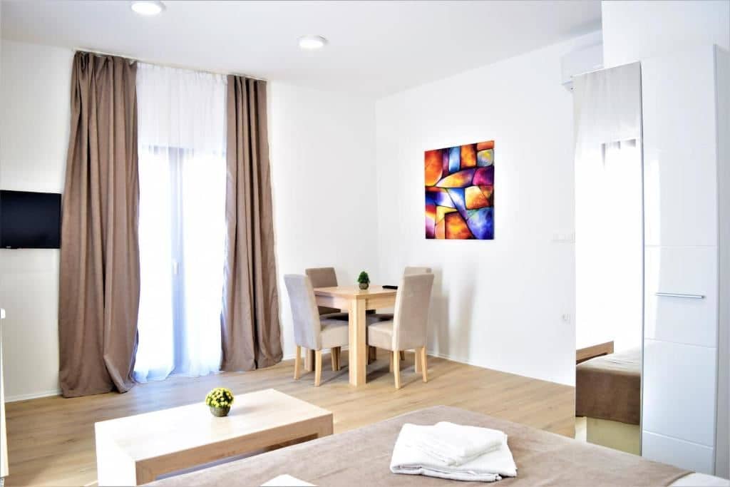 rooms-studio-apartment-02