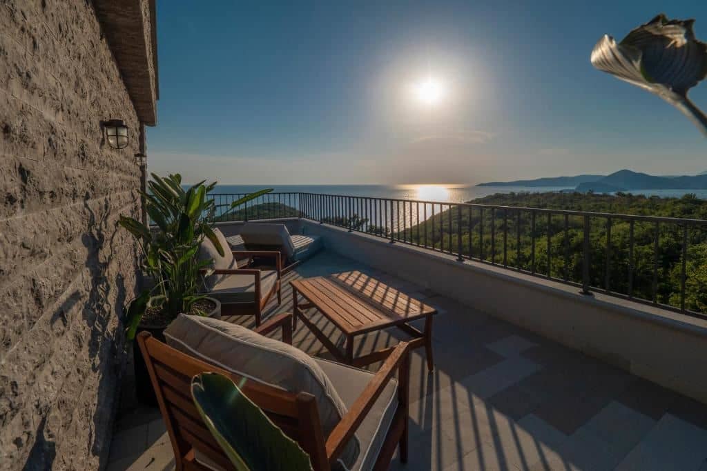 rooms-connecting-room-with-big-terrace-4-pax