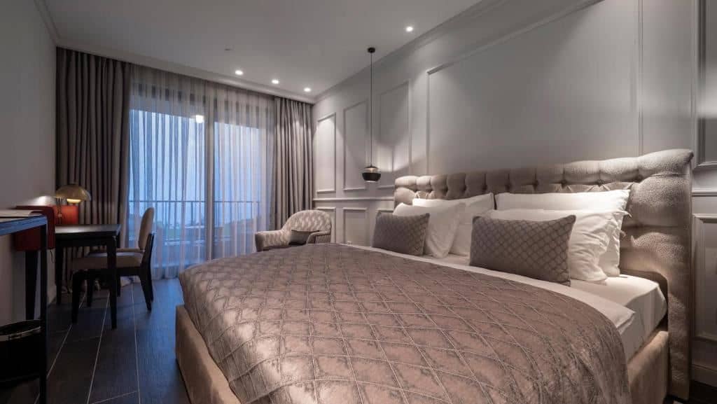 rooms-deluxe-room
