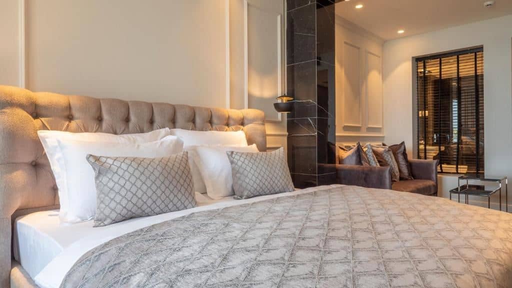 rooms-deluxe-room