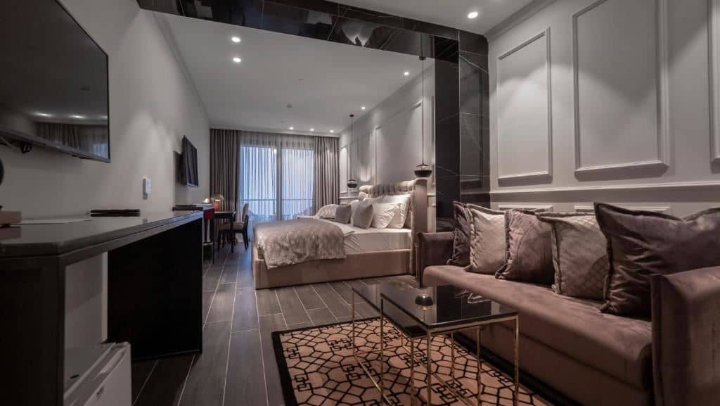 rooms-deluxe-room