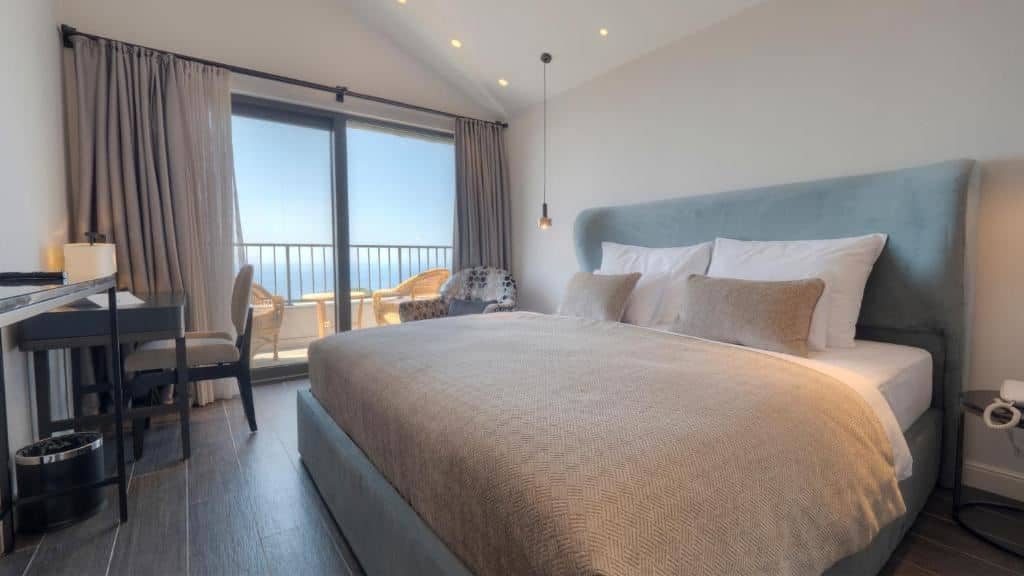 rooms-connecting-room-with-balcony-4-pax