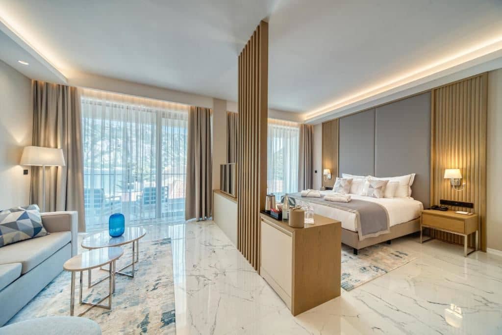 rooms-1-king-bed-sea-view-with-pool-premium
