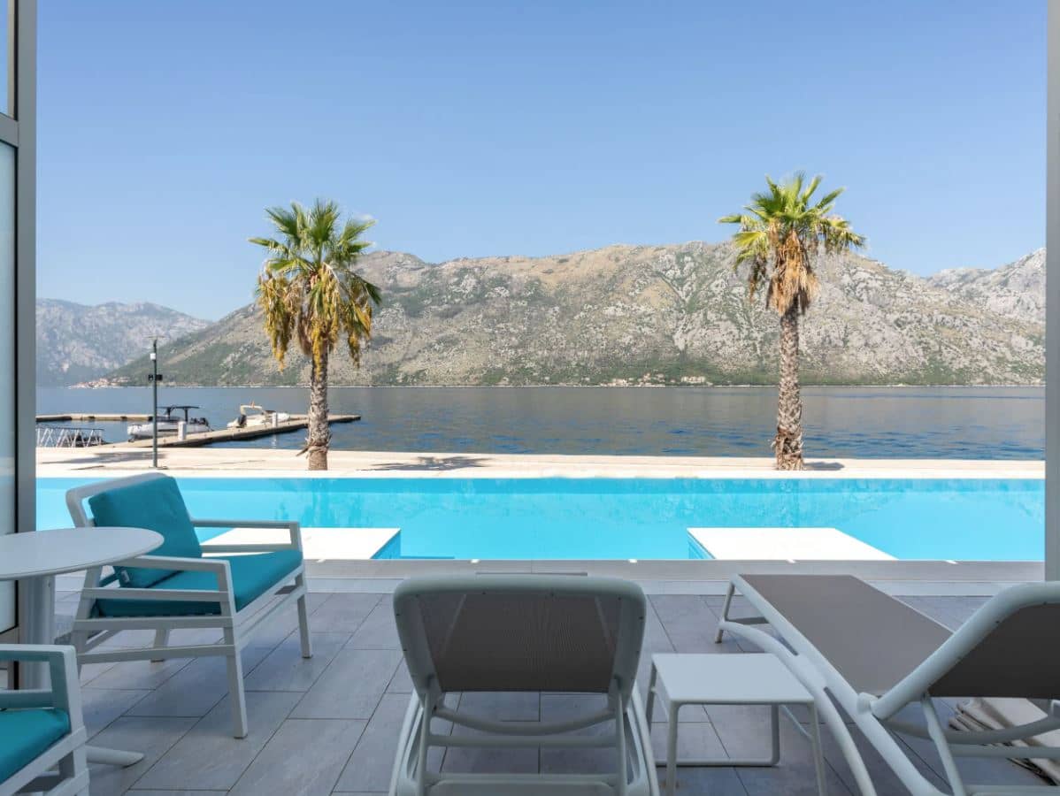rooms-1-king-bed-sea-view-with-pool-premium