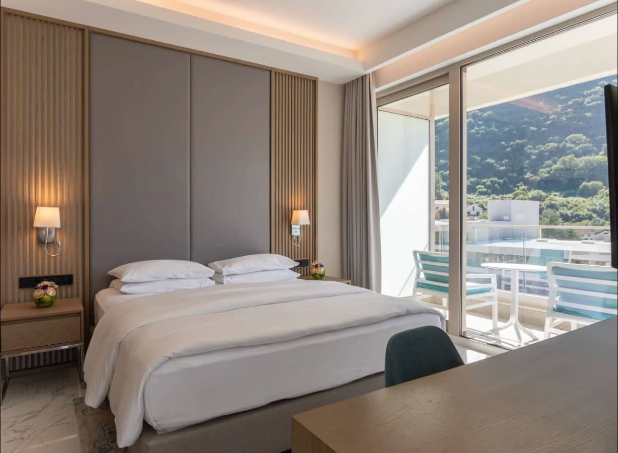 rooms-1-king-bed-sea-view-with-hot-tub-and-terrace-premium