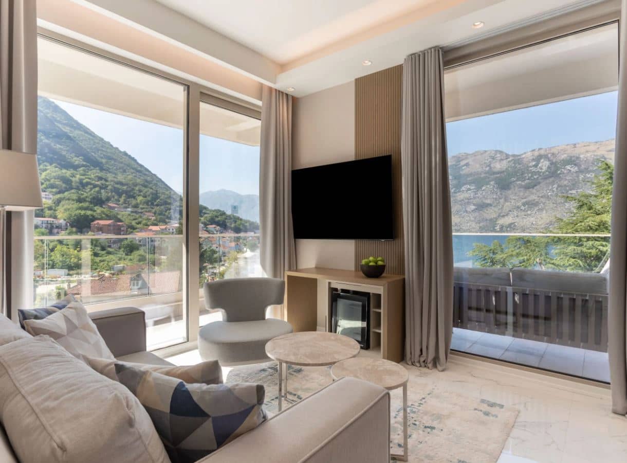 rooms-1-king-bed-sea-view-with-hot-tub-and-terrace-premium