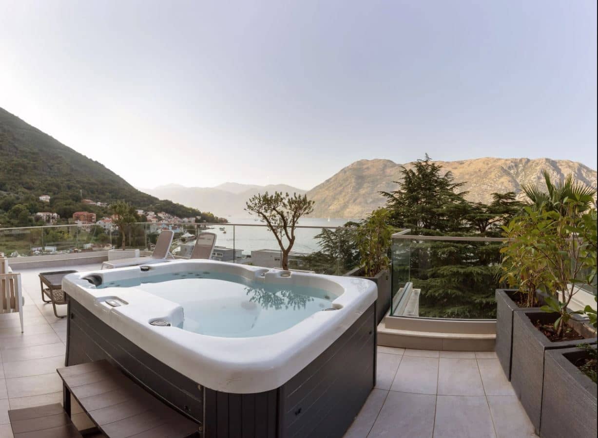 rooms-1-king-bed-sea-view-with-hot-tub-and-terrace-premium