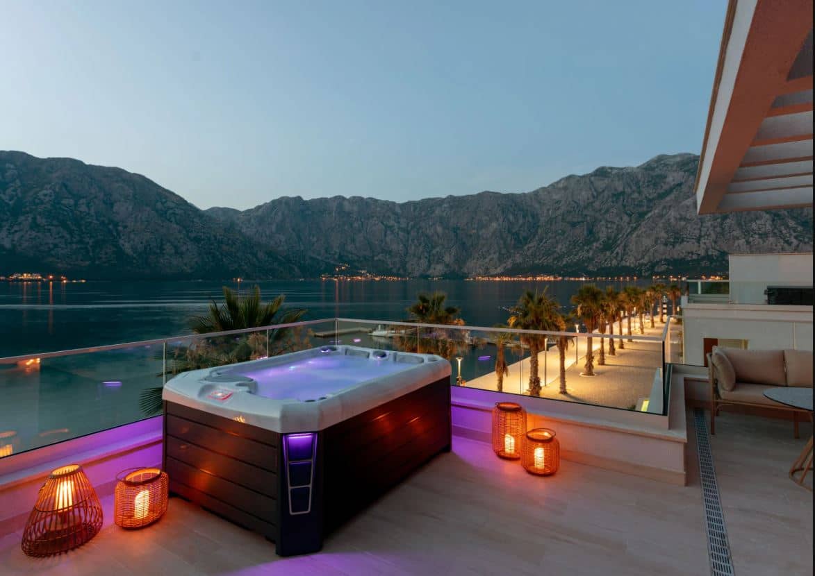 rooms-4-bedroom-apartment-with-hot-tub-premium