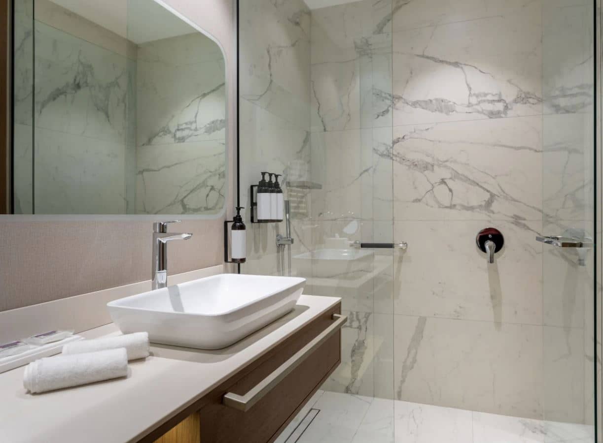 rooms-4-bedroom-apartment-with-hot-tub-premium