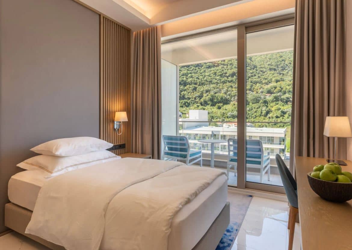 rooms-2-twin-beds-room