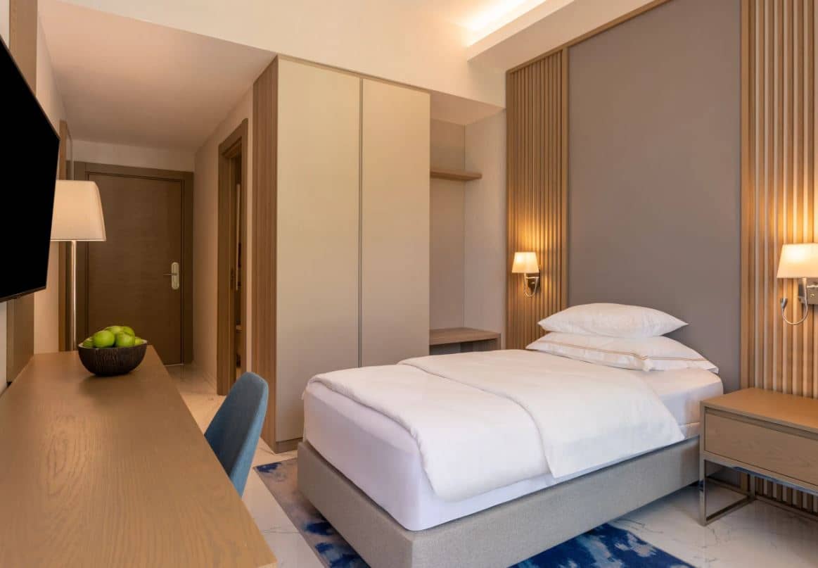rooms-2-twin-beds-room