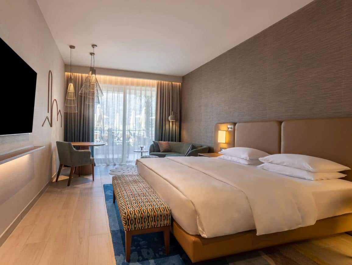 rooms-1-king-bed-pool-view-deluxe
