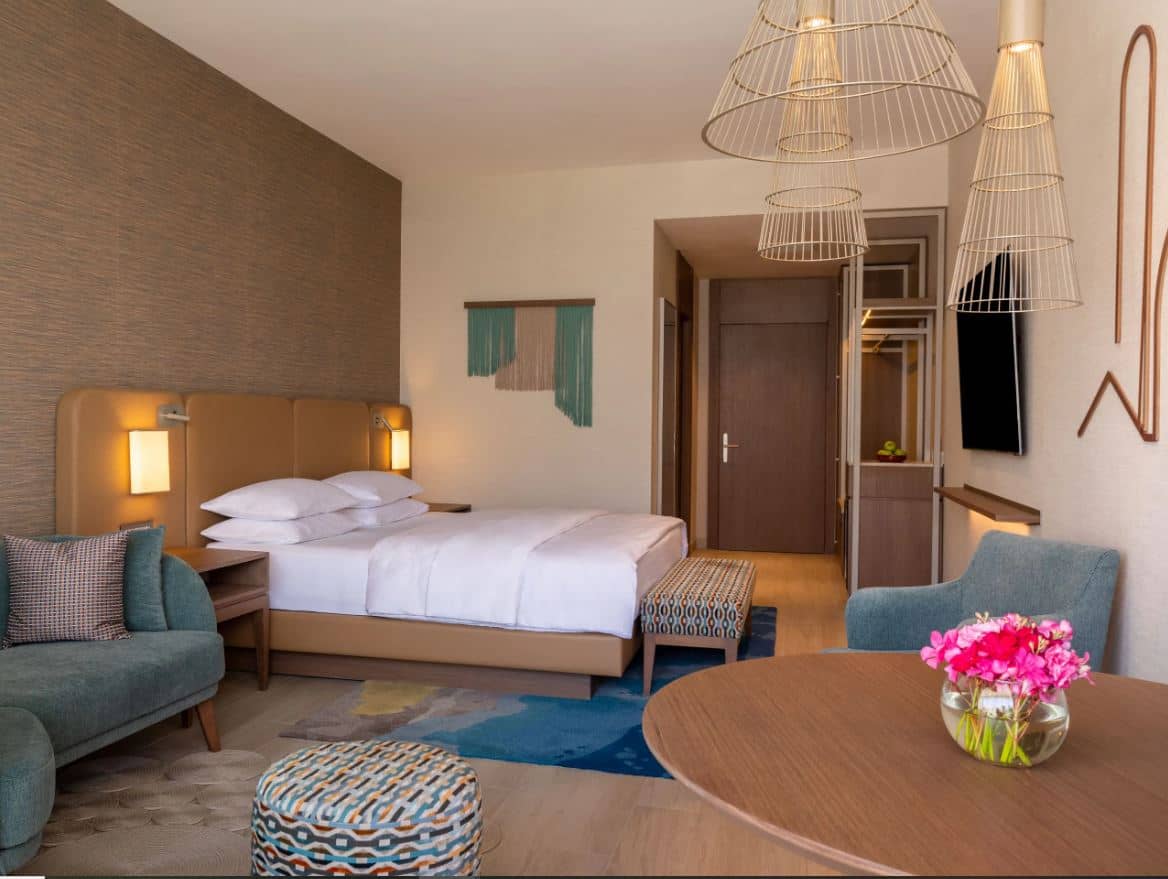 rooms-1-king-bed-pool-view-deluxe