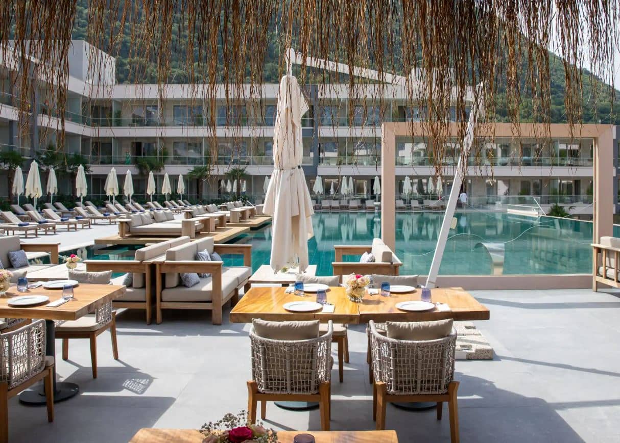 bars-bliss-pool-bar