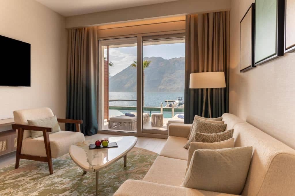 rooms-1-bedroom-apartment-with-pool-premium