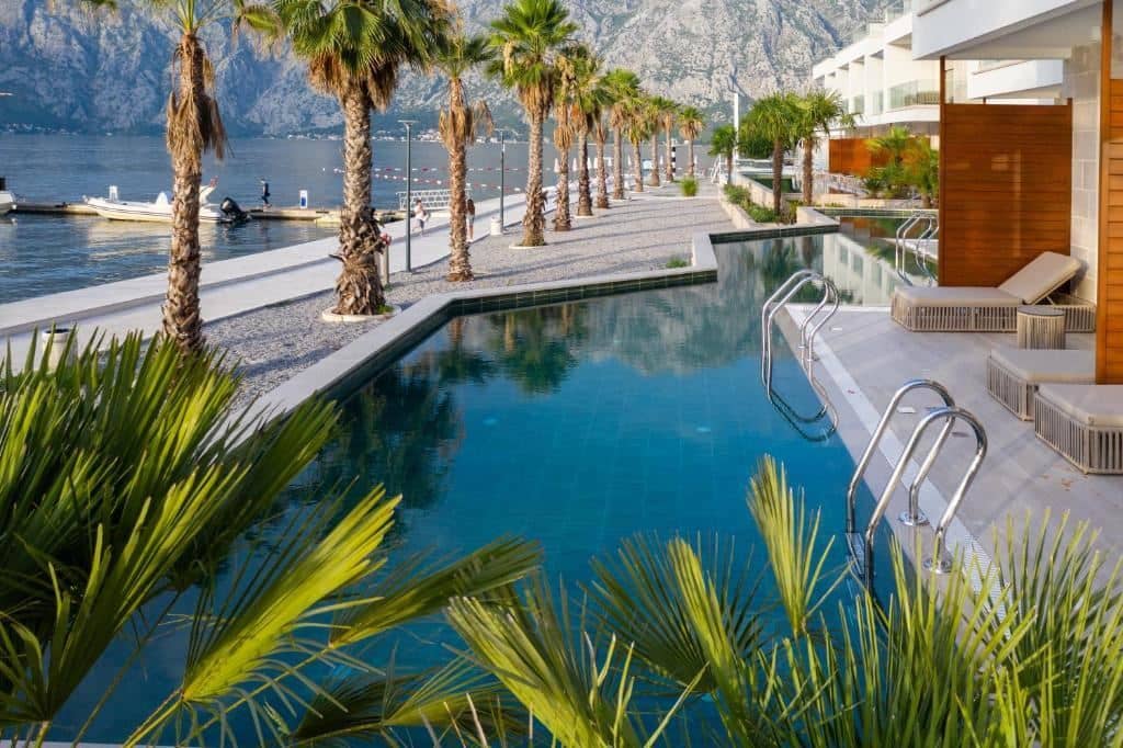 rooms-1-bedroom-apartment-with-pool-premium