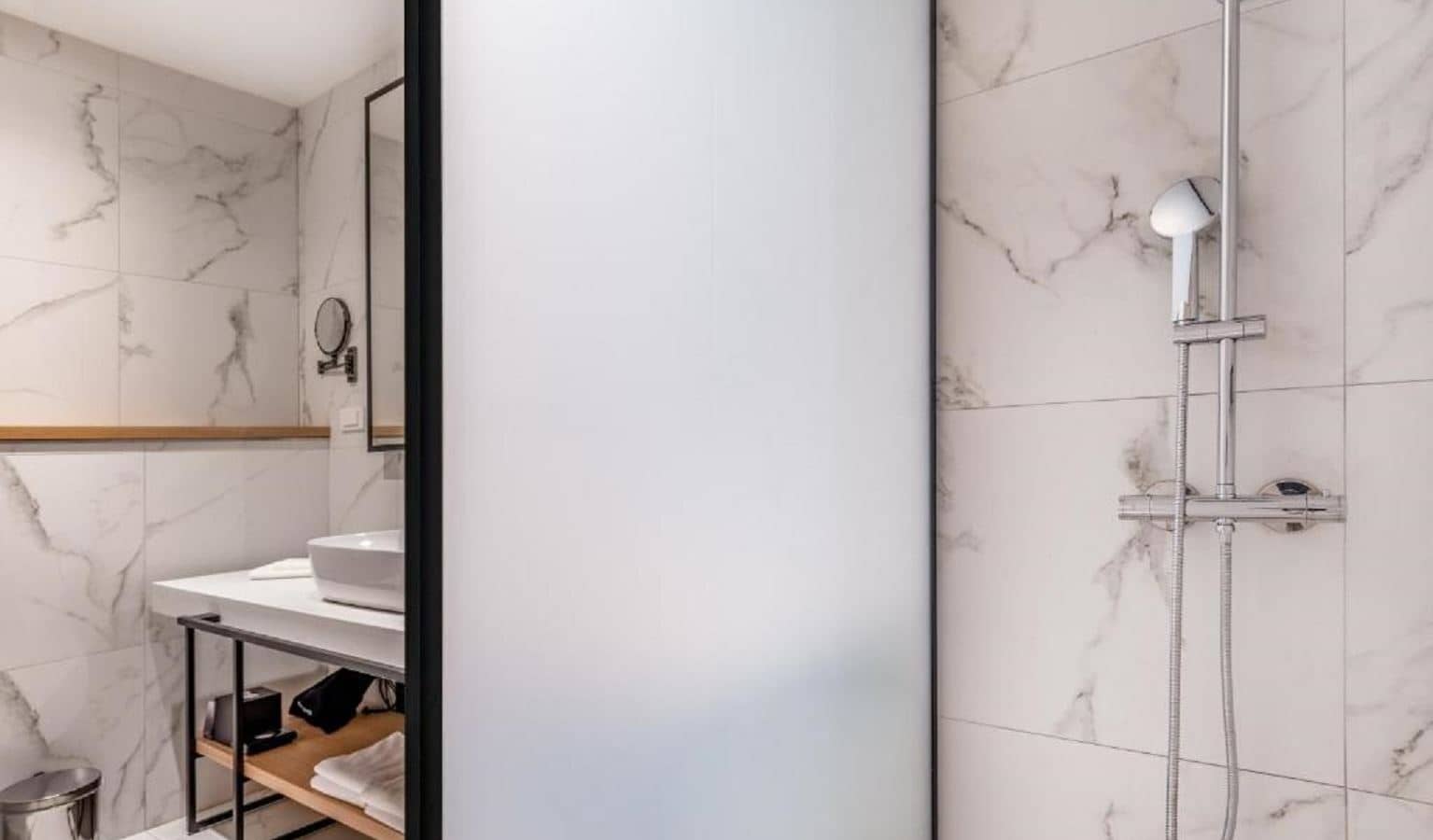 rooms-superior-room