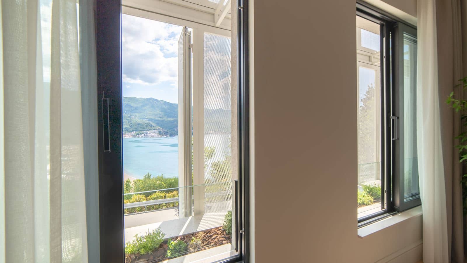 rooms-deluxe-room-sea-view