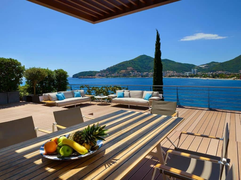rooms-three-bedrooms-penthouse-sea-side-line