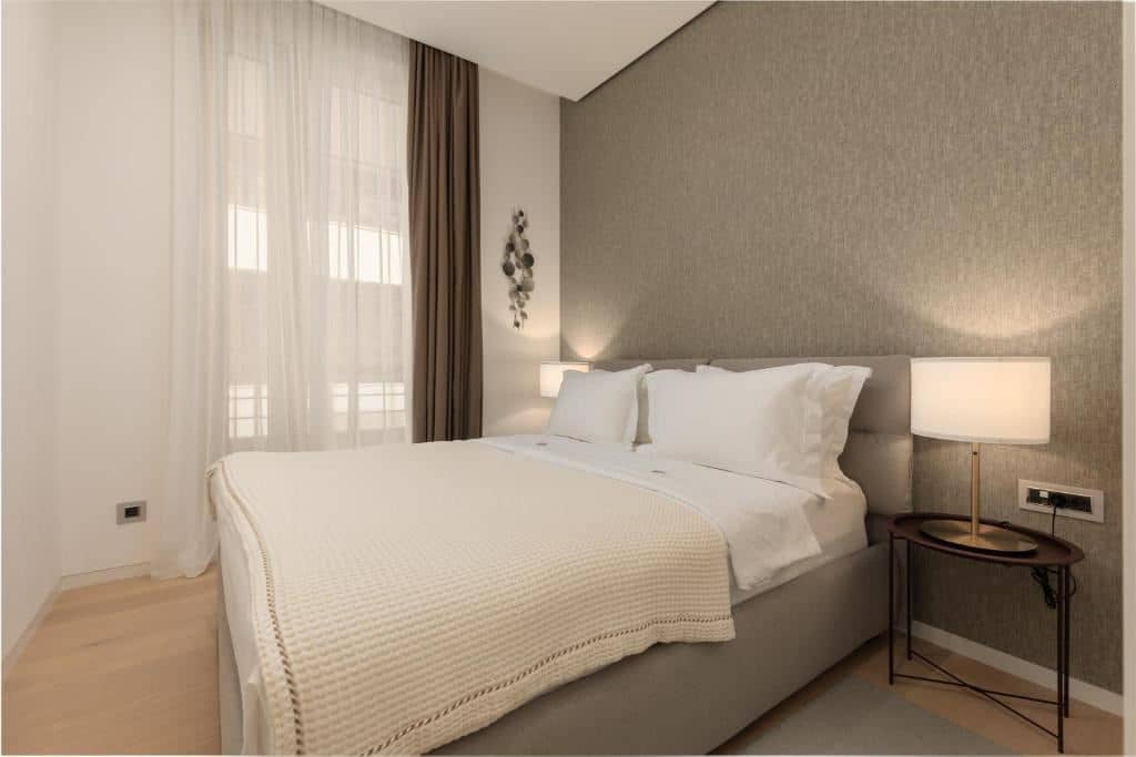 rooms-three-bedrooms-residence-garden-line