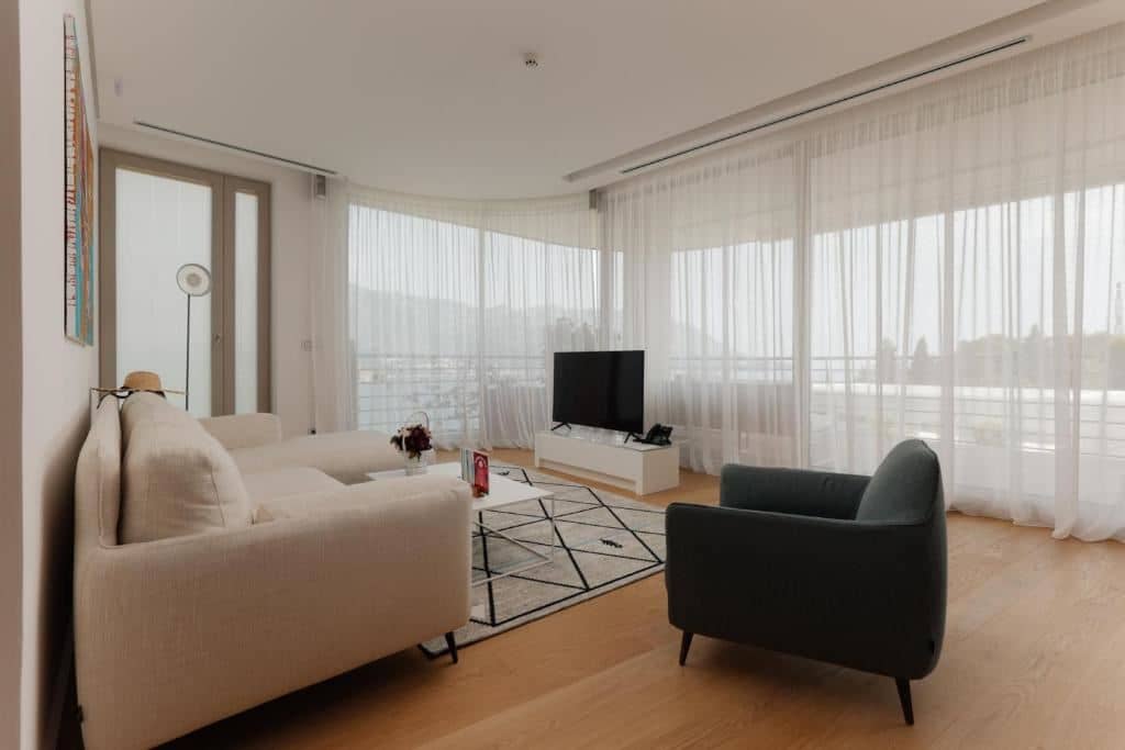 rooms-two-bedrooms-residence-sea-view-sunny-hill-line